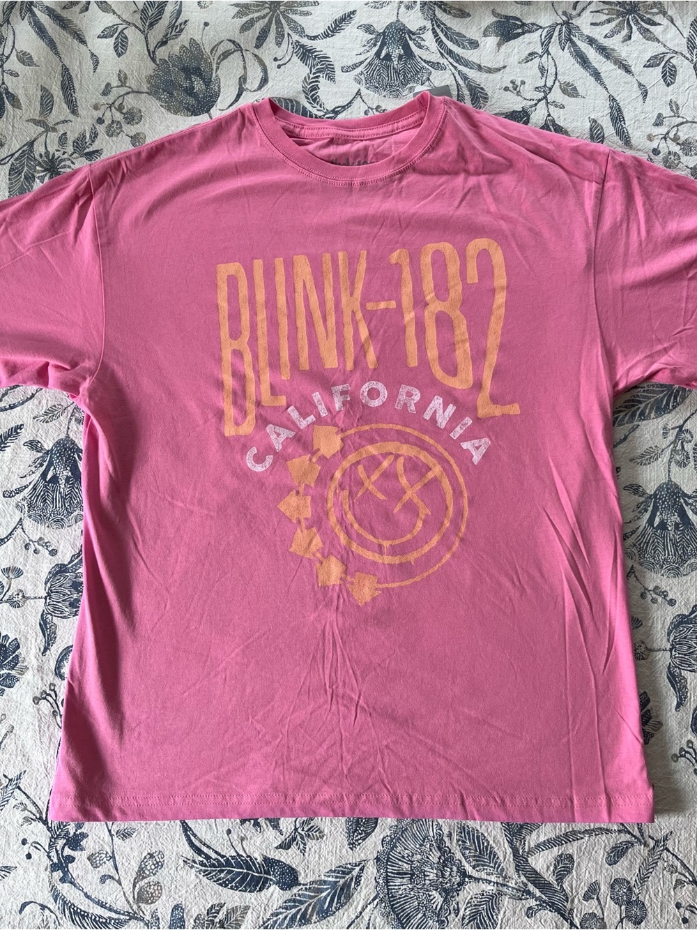 Blink-182 T-Shirt in Pink